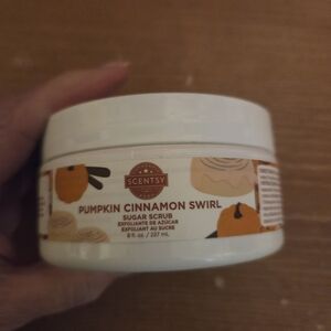 Scentsy Pumpkin Cinnamon Swirl Sugar Scrub - White & Orange
